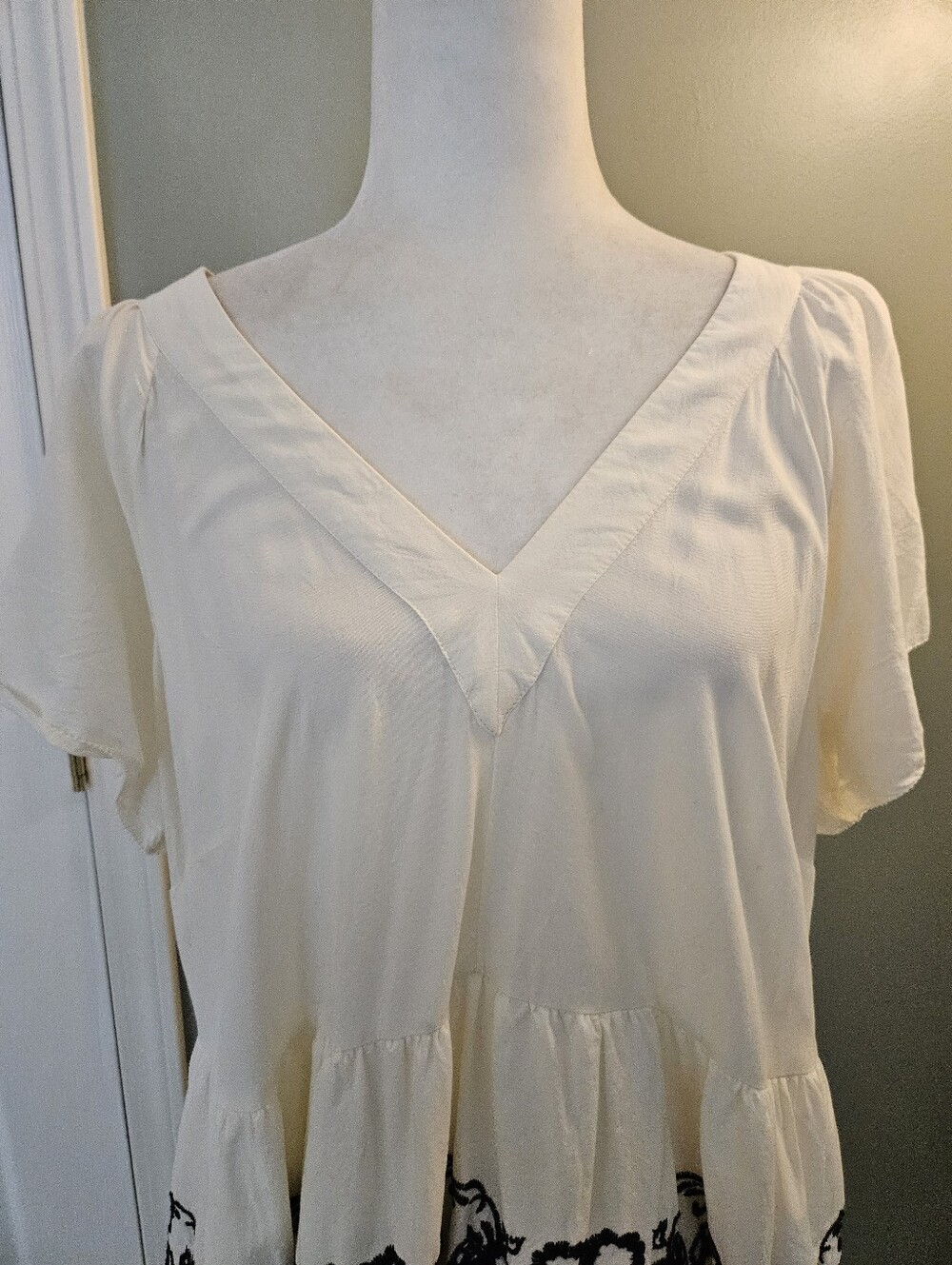 Old Navy Cream Midi Dress with Black Embroidered Floral Design Size XL Pockets - Picture 2 of 13